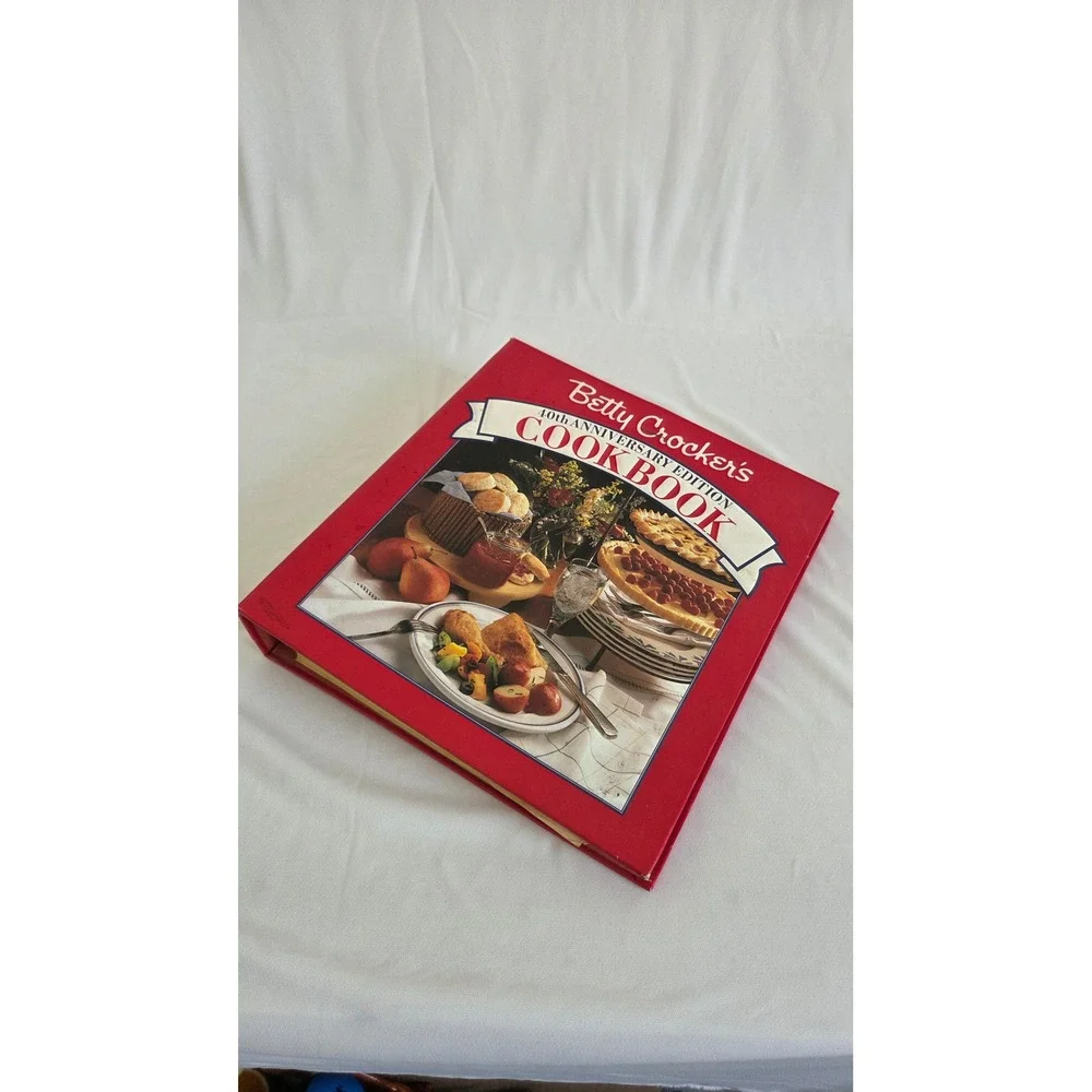 1991 Betty Crocker 40th Anniversary Edition Cookbook Red Ring Binder